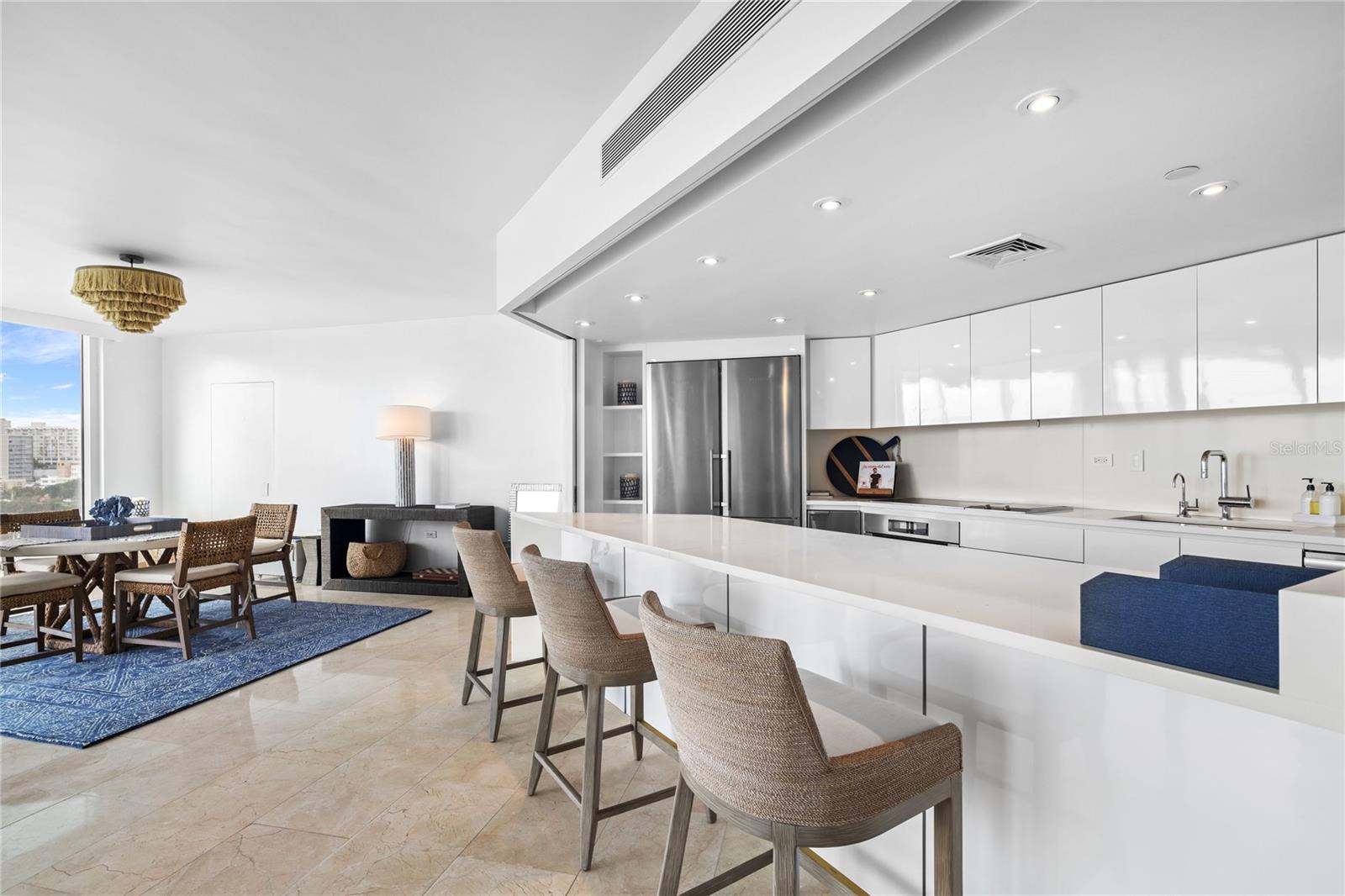 LAGUNA PLAZA - Residential