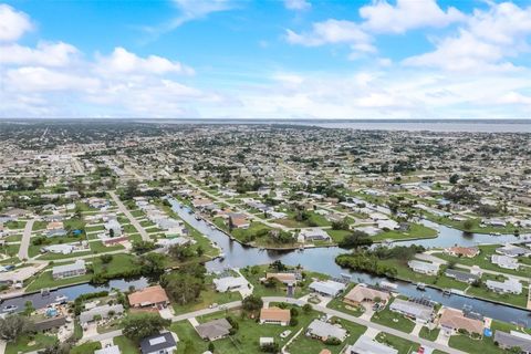 A home in PORT CHARLOTTE