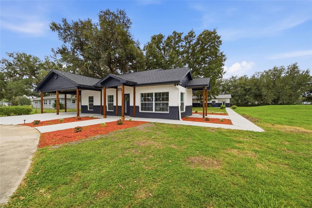 Photo of 1205 E Knights Griffin Road, Plant City, FL 33565 (MLS # TB8518134)