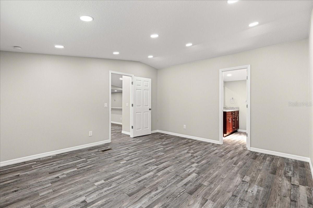 NEIGHBORHOOD 9400 - 17/22 & 17/23 W OF HWY 441 - Residential