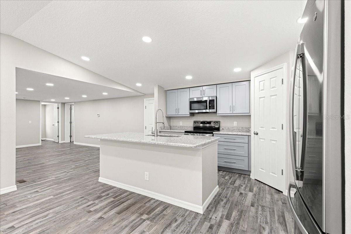 NEIGHBORHOOD 9400 - 17/22 & 17/23 W OF HWY 441 - Residential