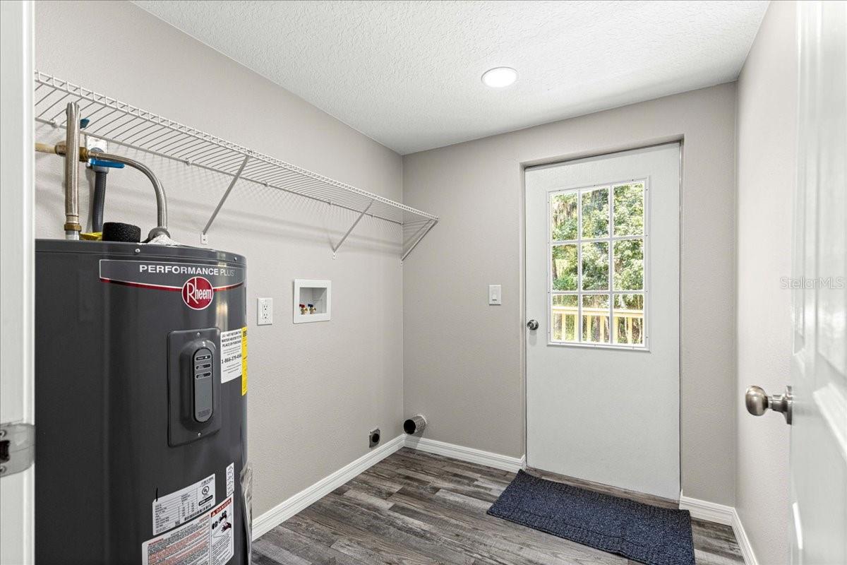 NEIGHBORHOOD 9400 - 17/22 & 17/23 W OF HWY 441 - Residential