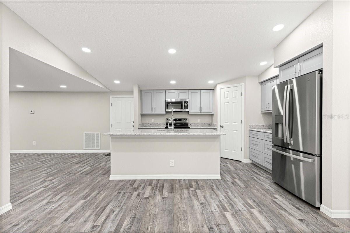 NEIGHBORHOOD 9400 - 17/22 & 17/23 W OF HWY 441 - Residential