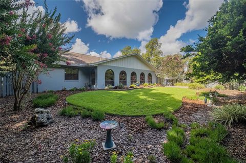 A home in LAKELAND