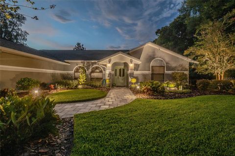 A home in LAKELAND