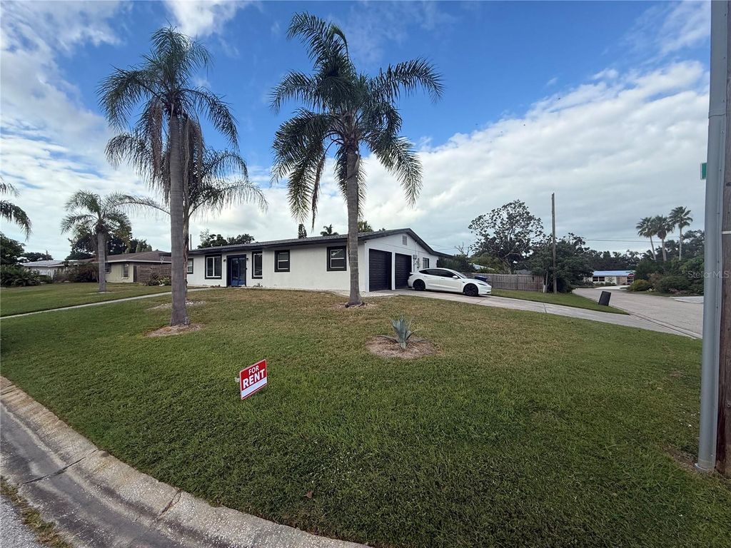 Photo of 2608 Sheridan Drive, Sarasota, FL 34239 (MLS # A4673265)