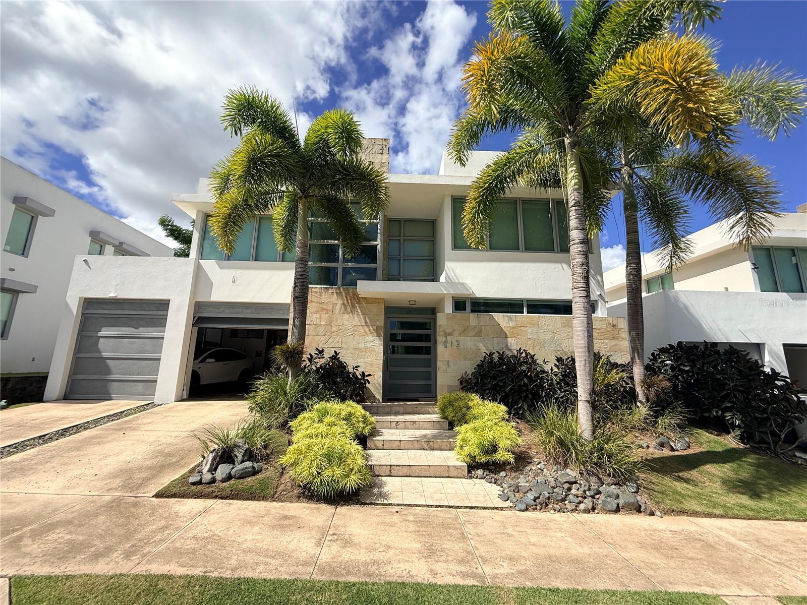 SENDEROS EN MONTEHIEDRA - Residential