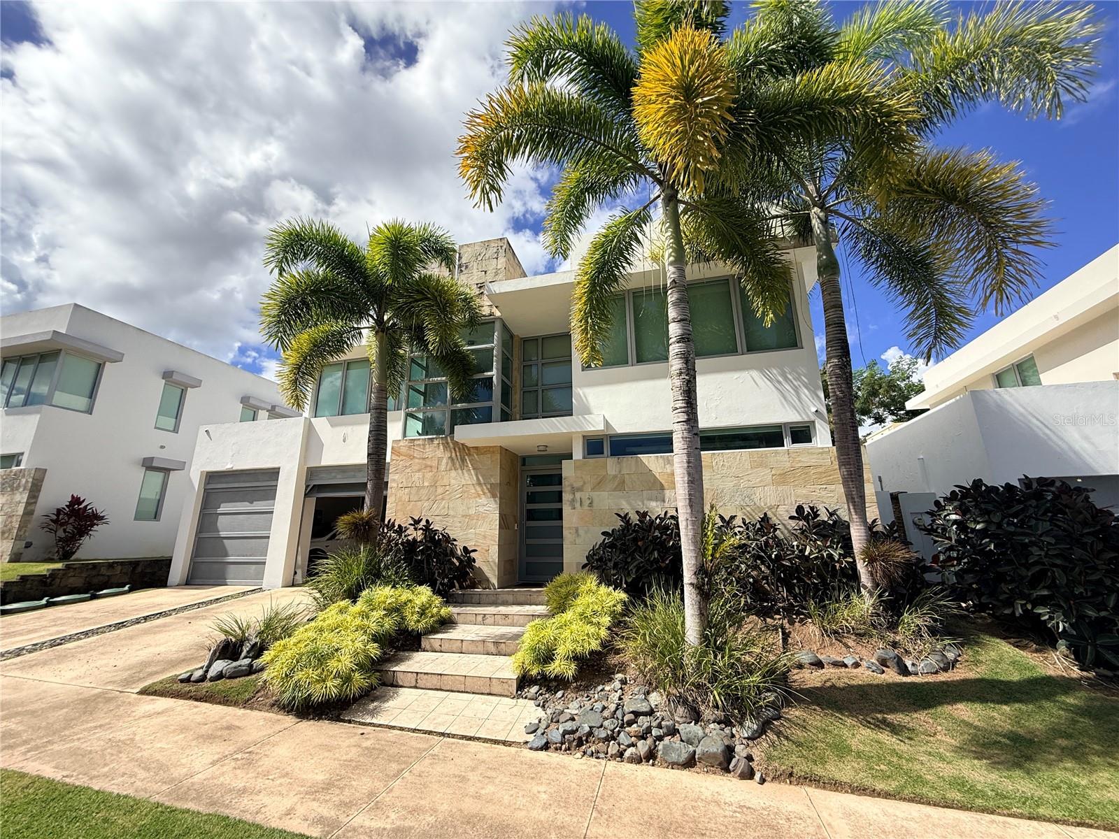 SENDEROS EN MONTEHIEDRA - Residential