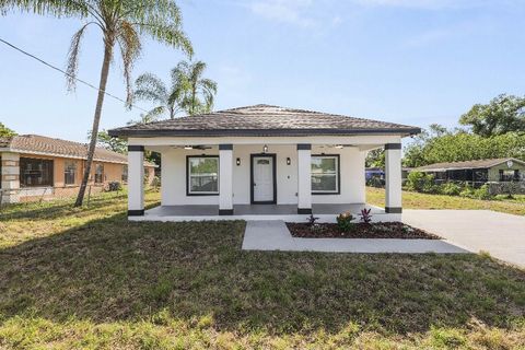 Photo of 1115 N Swindell Avenue, Lakeland, FL 33805 (MLS # TB8498146)