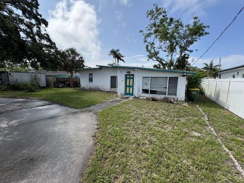 2524 NOVUS STREET SARASOTA FL 34237