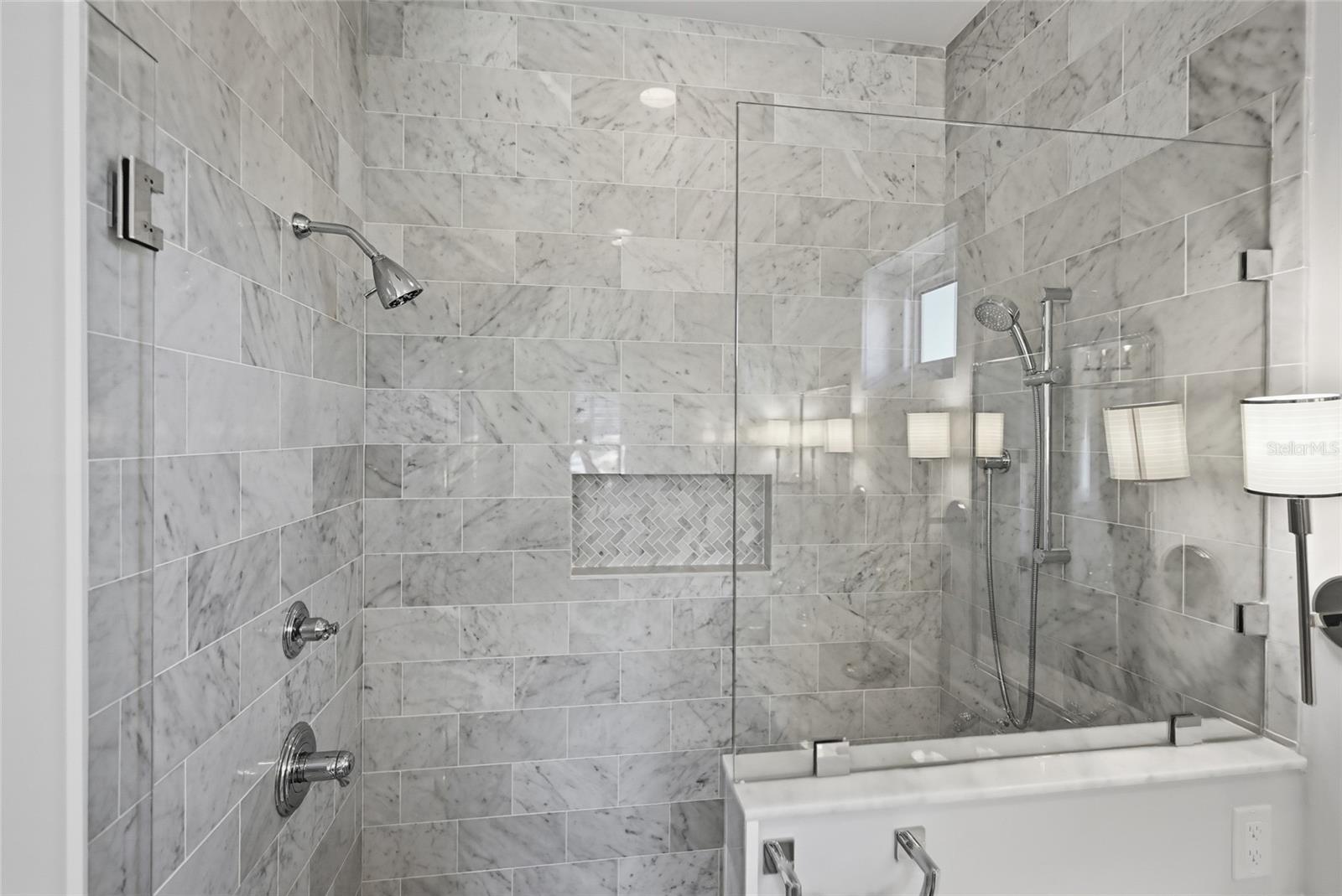 KEY ROYALE 9TH ADD - Residential