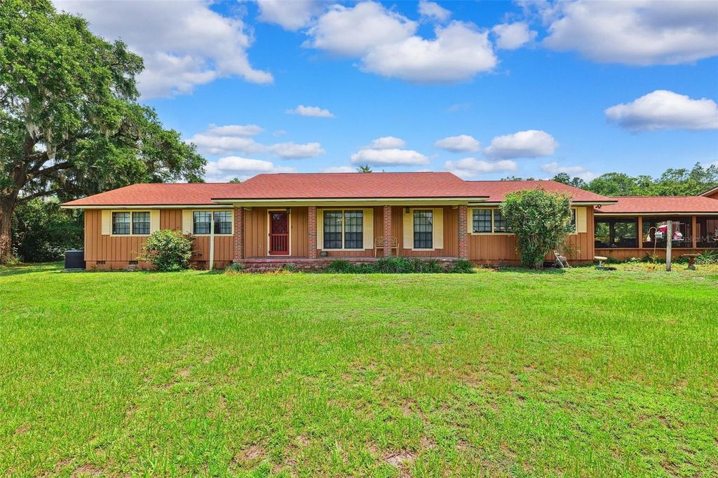 Photo of 20480 Lake Lindsey Road, Brooksville, FL 34601 (MLS # W7877065)