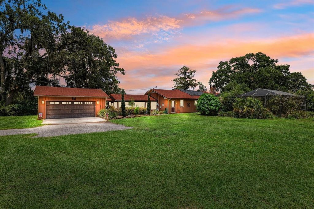 Photo of 20480 Lake Lindsey Road, Brooksville, FL 34601 (MLS # W7877065)