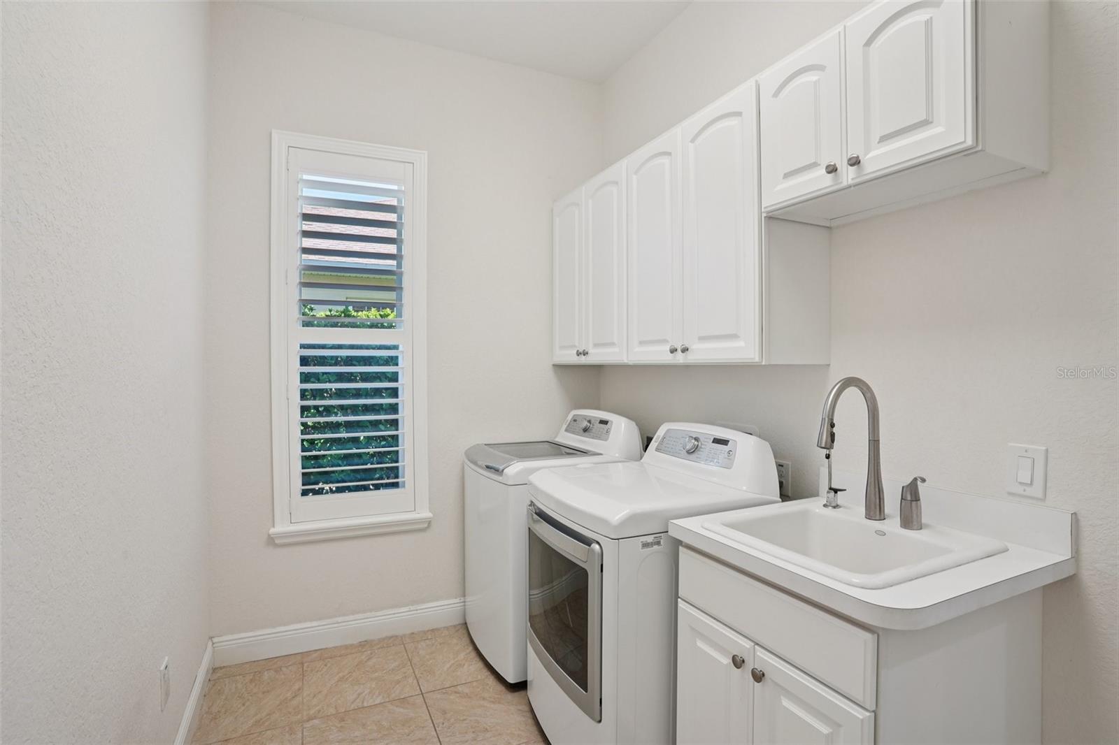 LAKESIDE LANDINGS - Residential