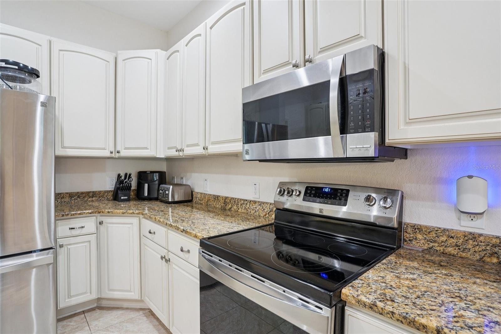 LAKESIDE LANDINGS - Residential