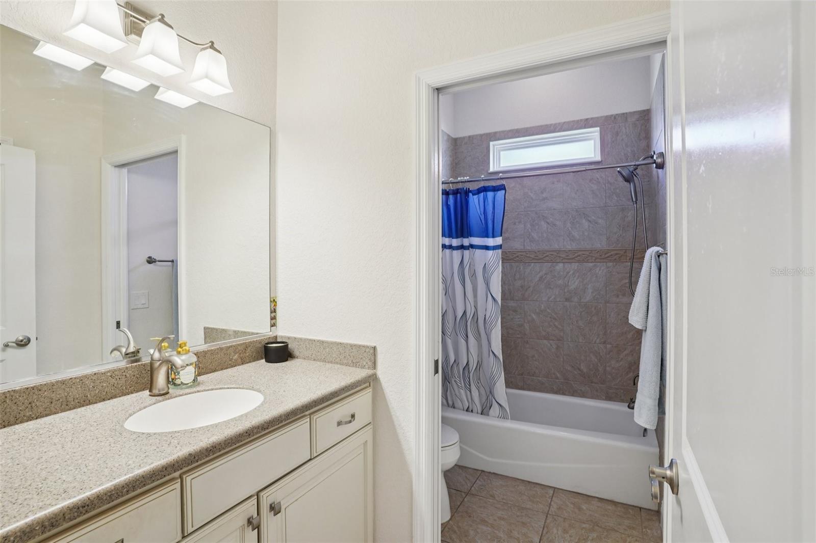 LAKESIDE LANDINGS - Residential