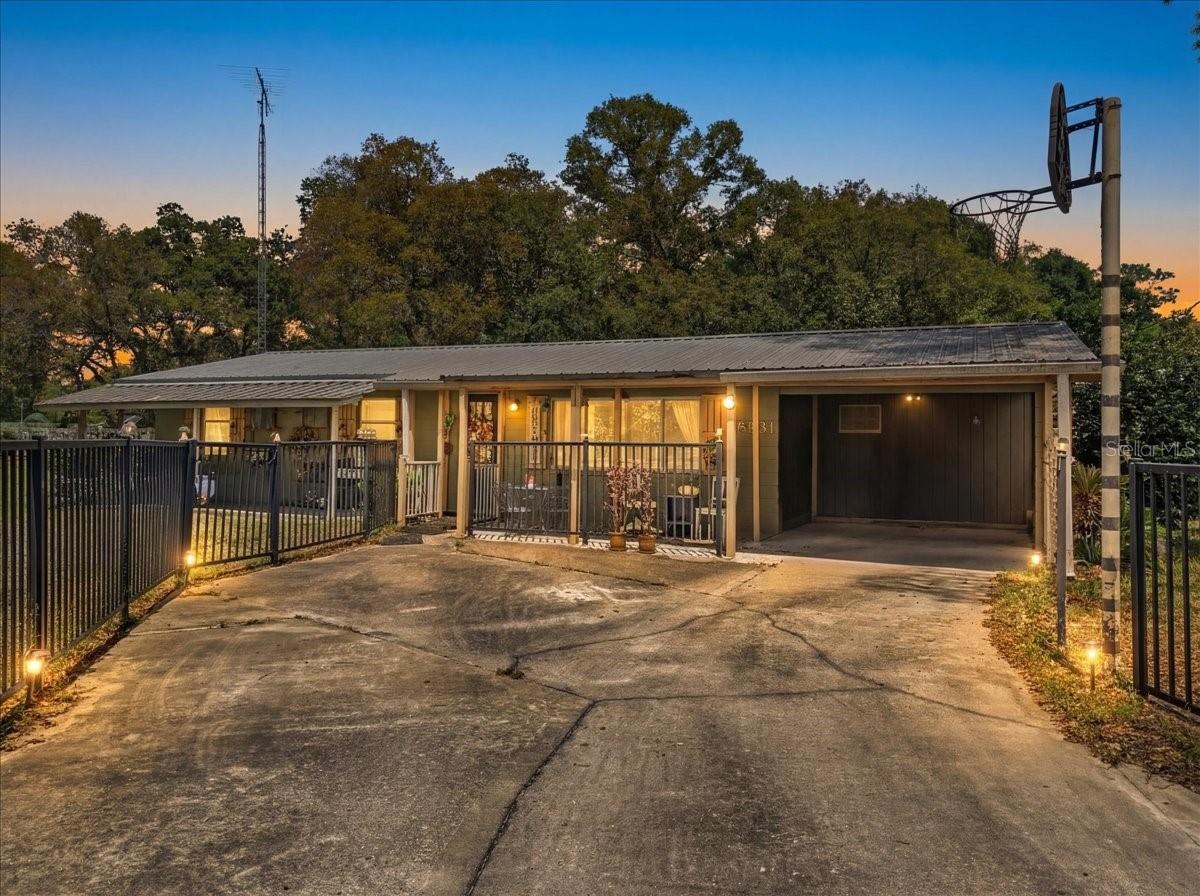 THE OAKS - Residential