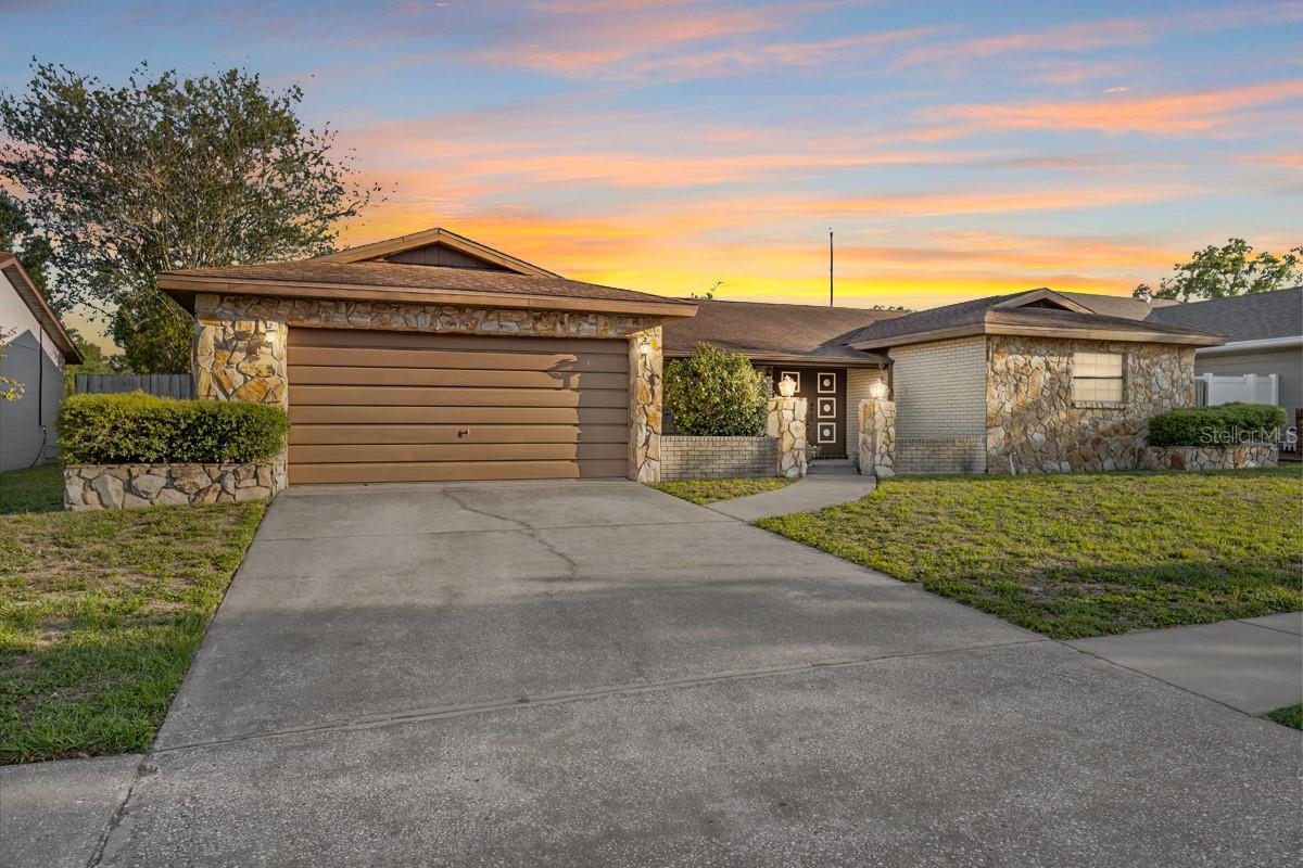 One or more photo(s) has been virtually staged. Brandon Location with NO HOA! Open Living Areas * Large Florida Room * Large Yard * Move In Ready! Add this house to your must see list. Bright formal Living Room with sunny bay window. Dining area just off the kitchen to make memories around the dinner table. Kitchen with lots of cabinets, stainless steel appliances, eating area and connects both the Family Room and Florida Room for easy serving and connecting with your guests. Family Room with custom fireplace in stone, sliding glass doors leading to the Florida Room and vaulted ceilings accented with wood beams. Florida Room is a great entertaining space with tons of natural light pouring in and access to the backyard. Master Suite is generously sized with closet door mirrors and private bath with plenty of counter space to get ready in the mornings. Inside laundry room with storage space too. Fully fenced back yard for all your outdoor activities. Wonderful location with all the perks of Living in Brandon. You are near everywhere you need to be! Minutes from the Crosstown Expressway, shopping, restaurants, Brandon mall, movie theaters, hospitals and schools. Come see this great home today and start packing!