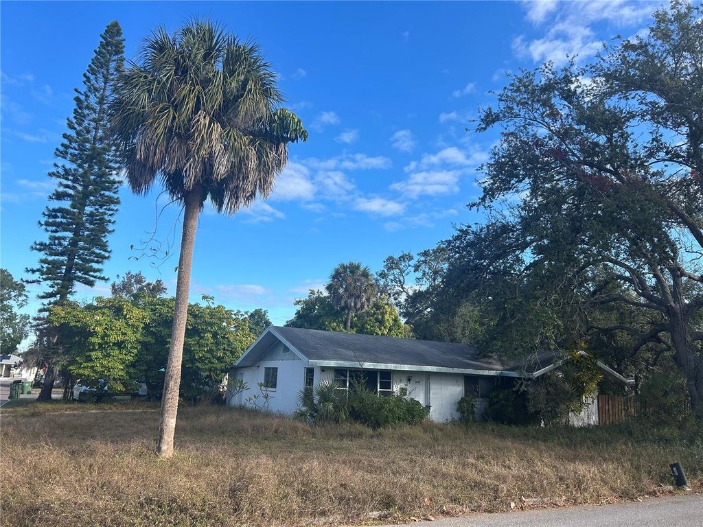 Photo of 2008 21st Avenue W, Bradenton, FL 34205 (MLS # A4675790)