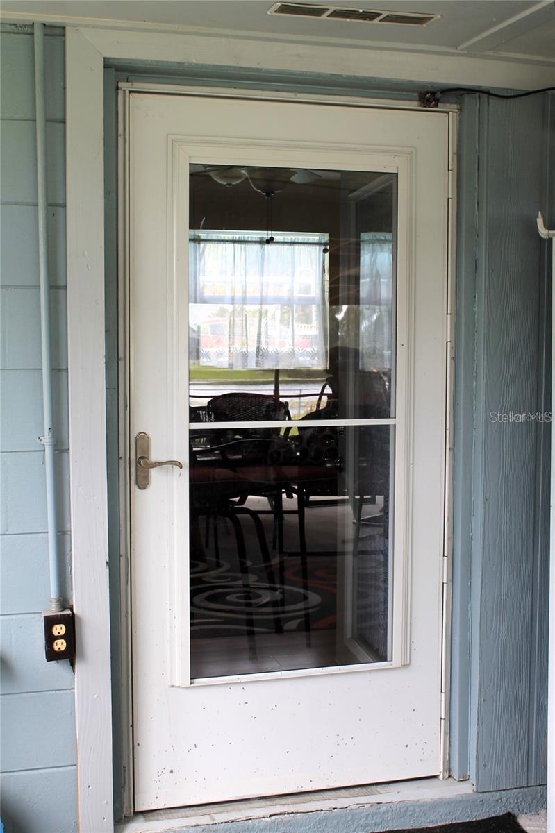Quiet lakefront apartment located in SW Winter Haven. Don't pass up this oprotunity to enjoy this quiet peacful location. Rent includes electricity, water and internet.