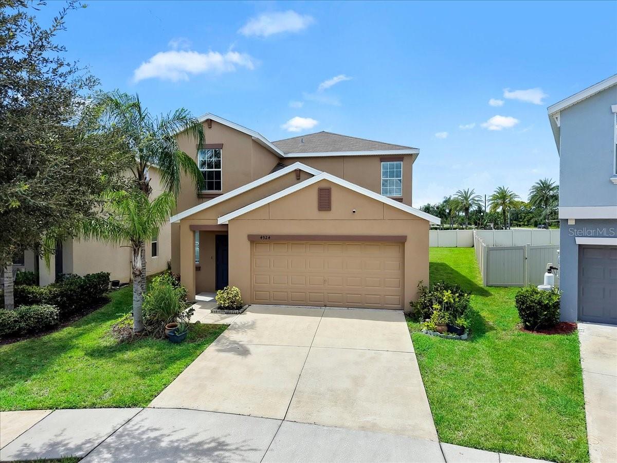 4924 REFLECTING POND CIRCLE