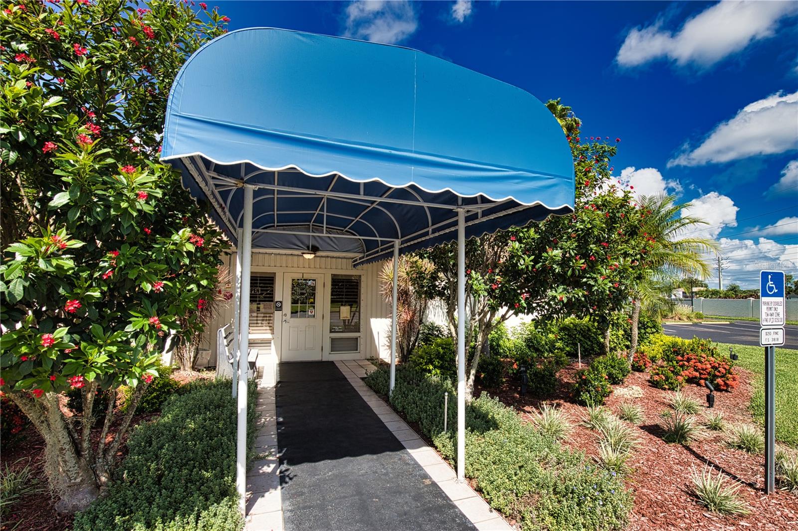 LA CASA MHP CO-OP - Residential