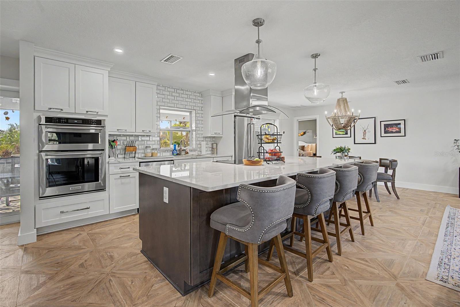 APOLLO BEACH UNIT SIX - Residential