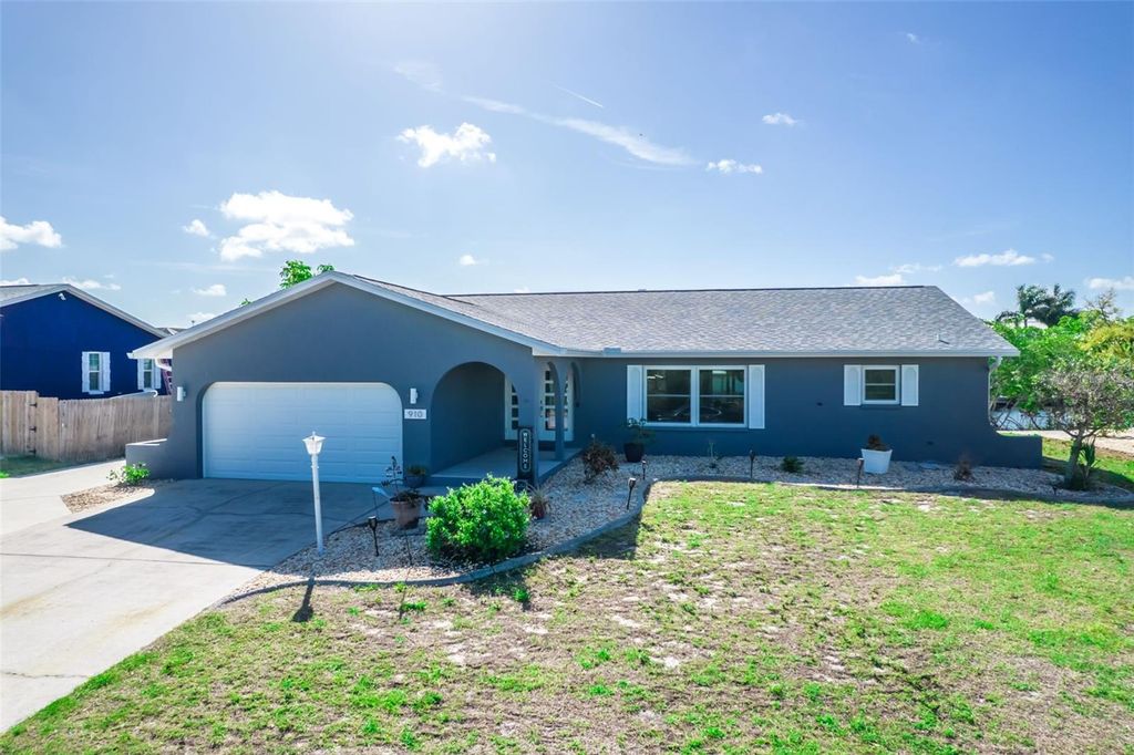 Photo of 910 Eagle Lane, Apollo Beach, FL 33572 (MLS # TB8499645)