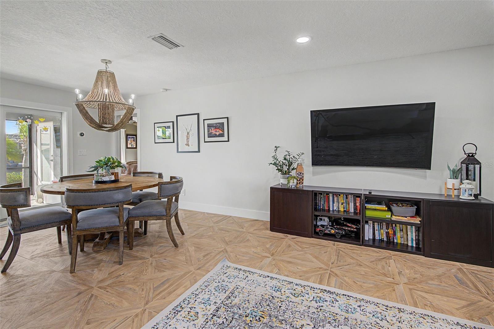 APOLLO BEACH UNIT SIX - Residential