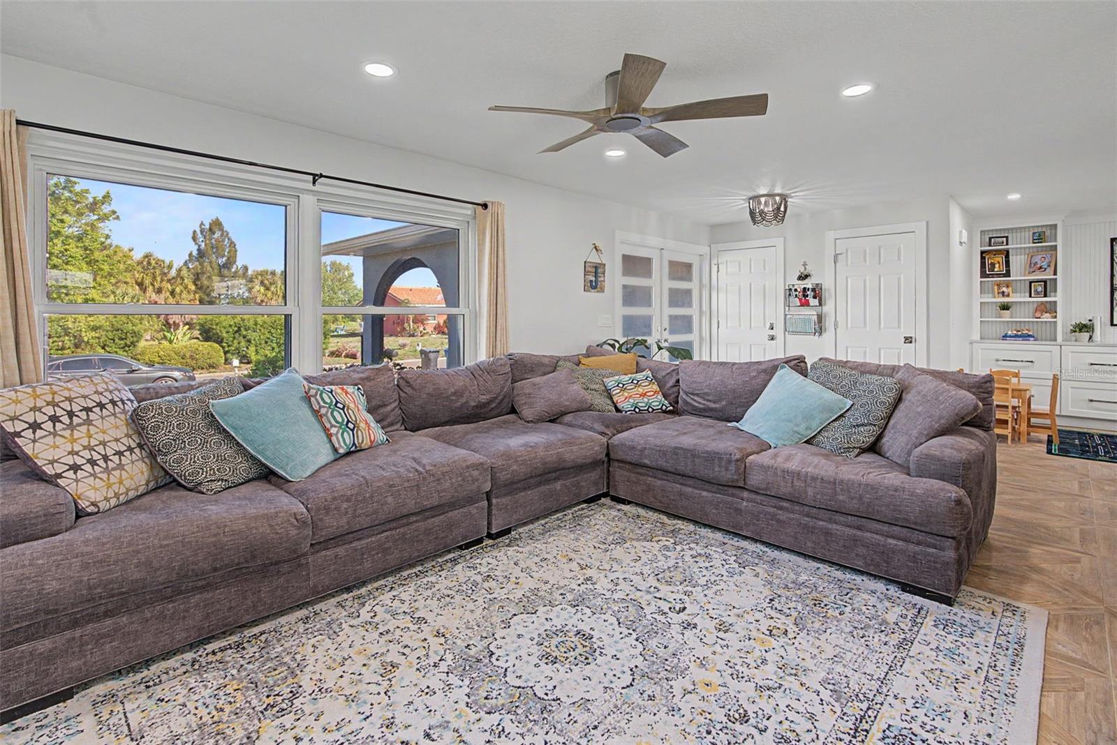 APOLLO BEACH UNIT SIX - Residential