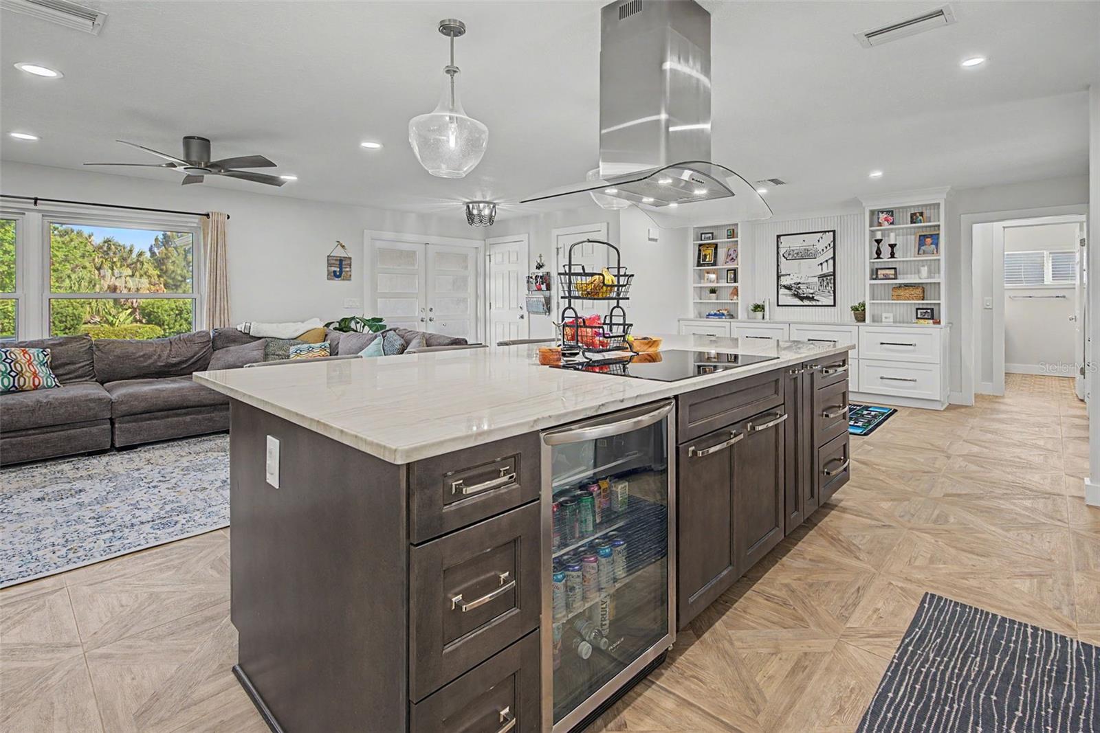 APOLLO BEACH UNIT SIX - Residential