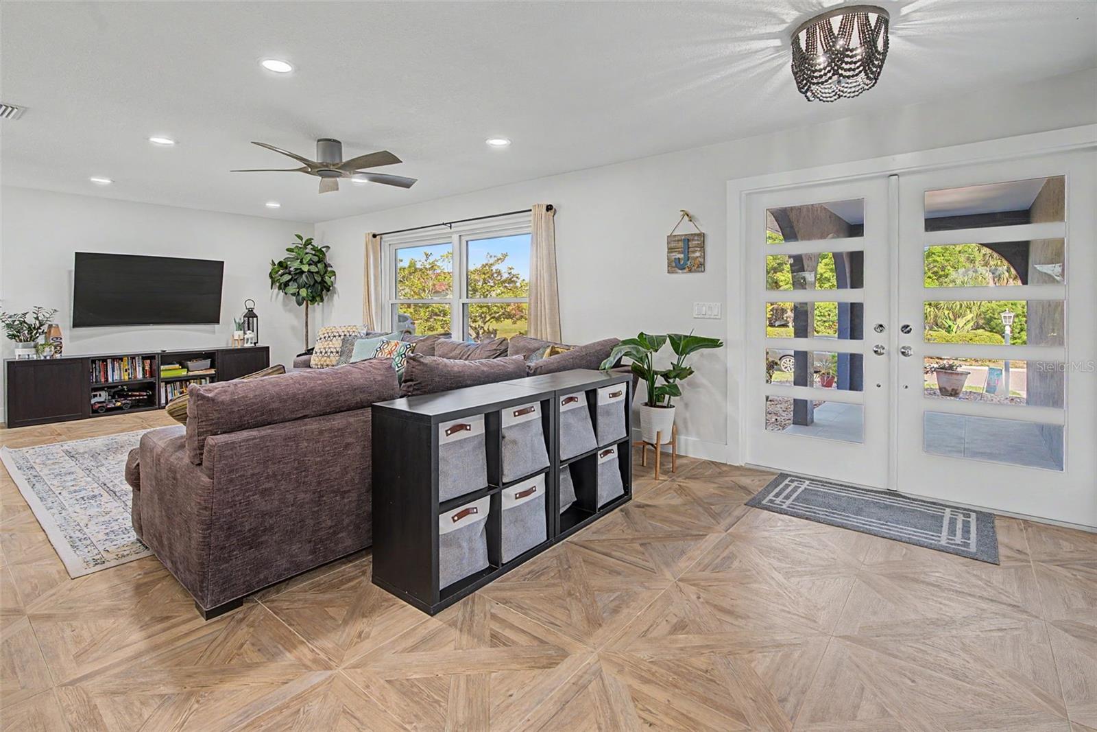 APOLLO BEACH UNIT SIX - Residential