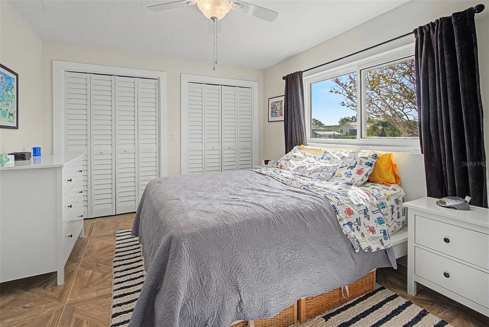 APOLLO BEACH UNIT SIX - Residential