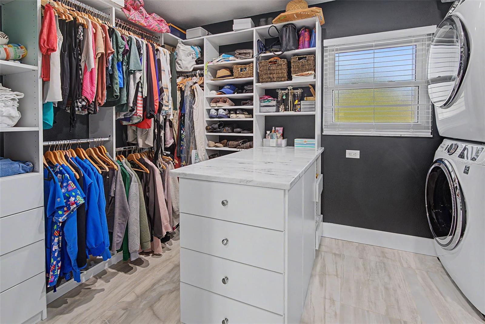 APOLLO BEACH UNIT SIX - Residential