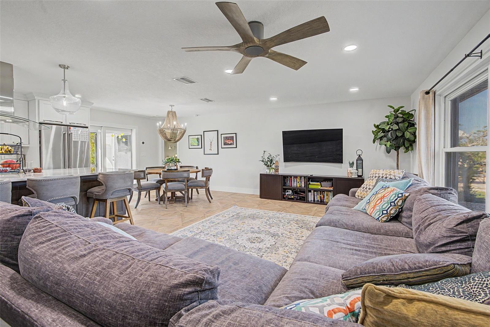 APOLLO BEACH UNIT SIX - Residential