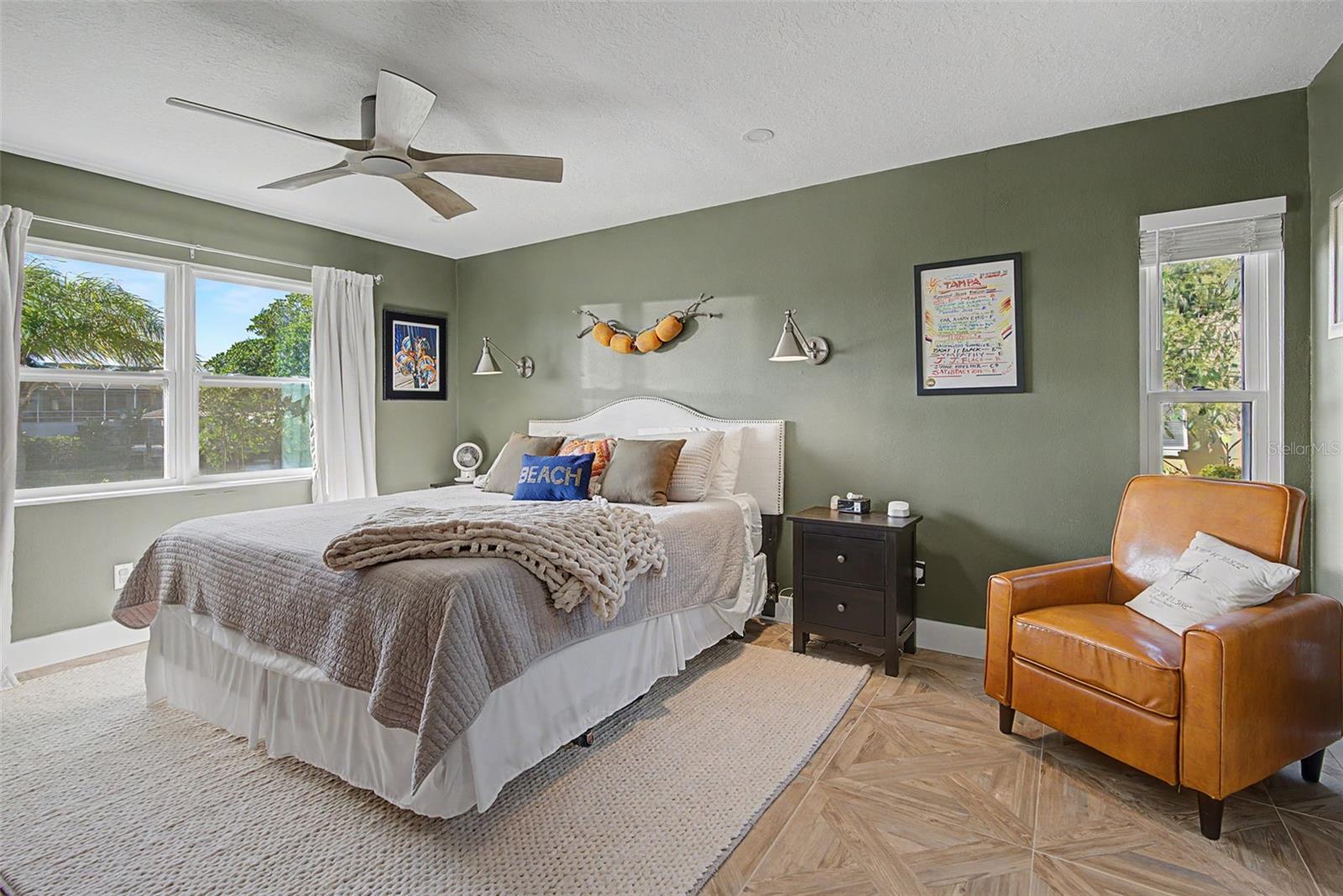 APOLLO BEACH UNIT SIX - Residential