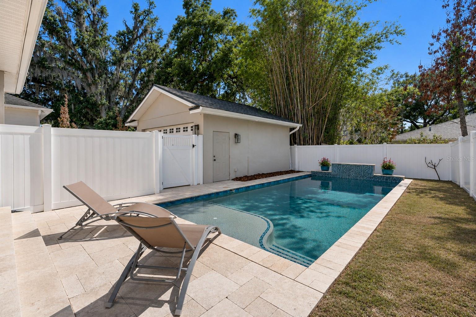 IVANHOE SHORES - Residential