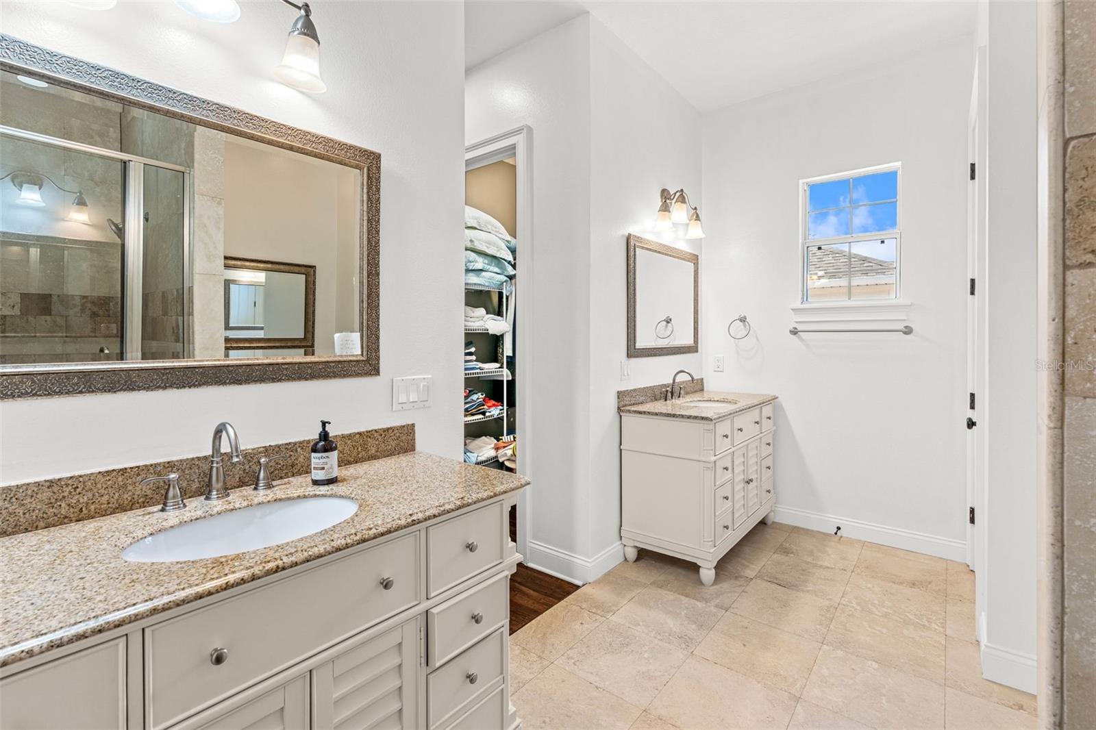 IVANHOE SHORES - Residential