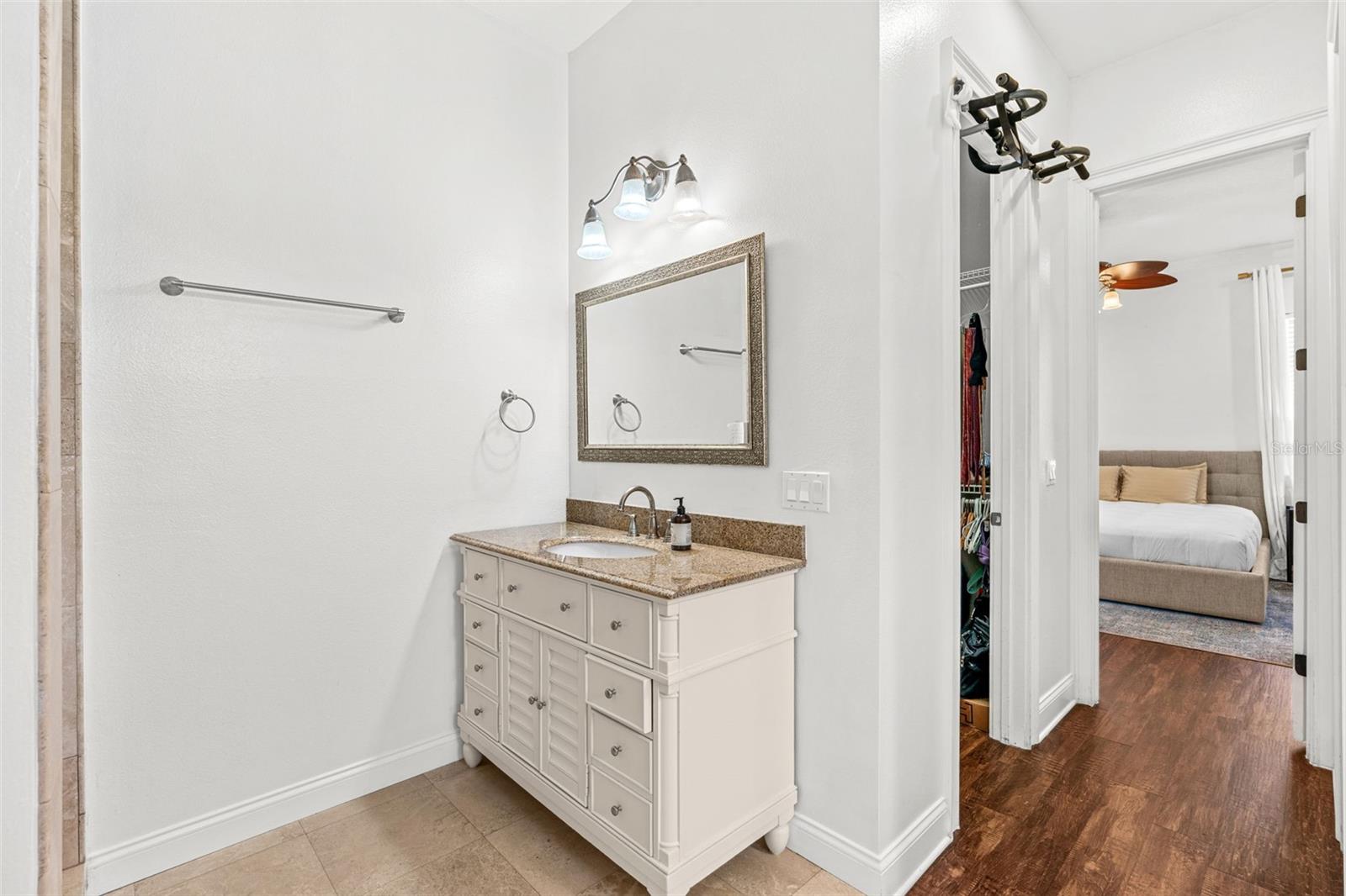 IVANHOE SHORES - Residential