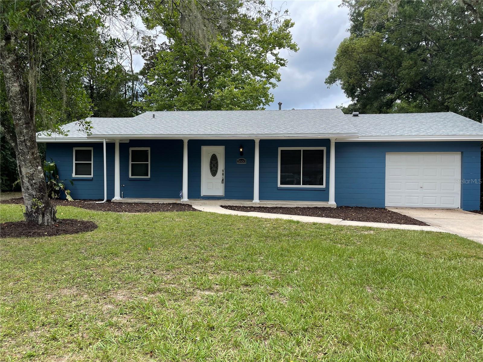Prime Location! This recently renovated, structurally sound concrete block house is situated on a private lot spanning over 1/4 acre, with NO HOA! It offers the convenience of being within walking distance to Publix, restaurants, and in close proximity to UF/Shands Hospital. Spanning an impressive 1,334 sqft of living space, this residence features three bedrooms and one and a half bathrooms. Notable upgrades include a brand new roof, stainless steel appliances (including new range and new dishwasher), a new kitchen faucet, energy-efficient double pane windows, fresh paint, a new screen door, and exquisite BRAND NEW luxury vinyl plank flooring throughout the living area and all bedrooms, NO CARPET! Additionally, the property includes a one-car garage and a screened-in back porch that offers serene views of the fully fenced-in yard, providing an ideal space for relaxation and enjoyment.
This residence can be perfect choice for starter home or great investment. Move-in ready! Call now! It won't last long!