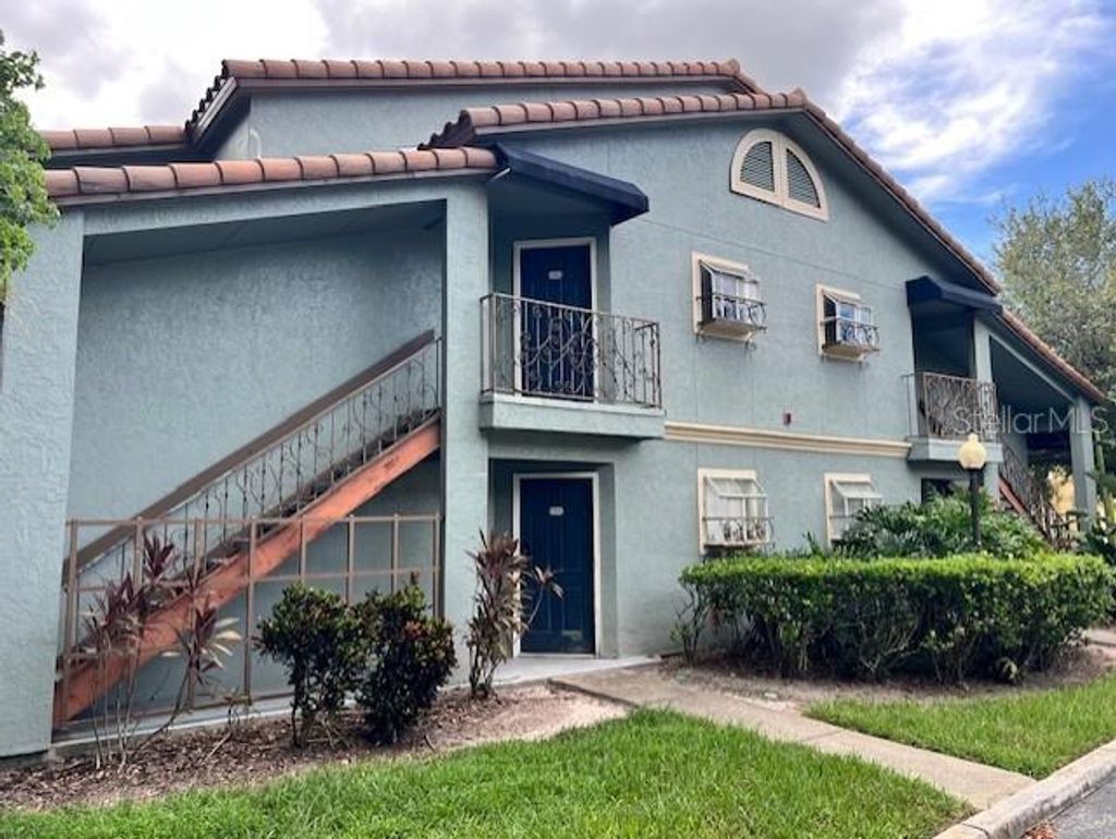 Photo of 5128 Conroy Road #22, Orlando, FL 32811 (MLS # O6370429)