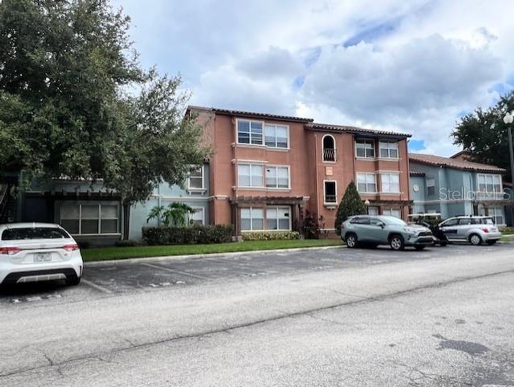 Photo of 5128 Conroy Road #22, Orlando, FL 32811 (MLS # O6370429)