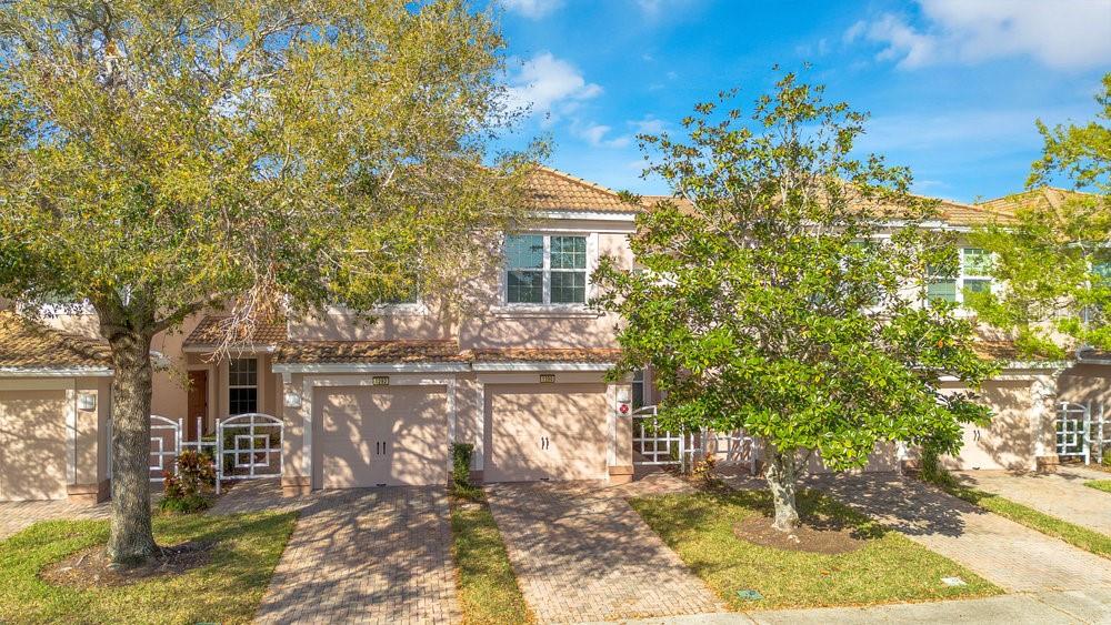 PROMENADES AT BELLATRAE CONDO PH 8 BLDG 32 - Residential