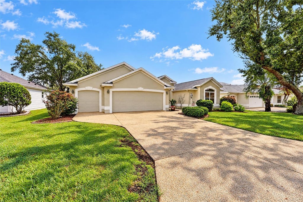 Photo of 7775 SE 168th Lone Oak Loop, The Villages, FL 32162 (MLS # G5118877)