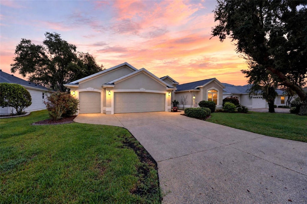Photo of 7775 SE 168th Lone Oak Loop, The Villages, FL 32162 (MLS # G5118877)