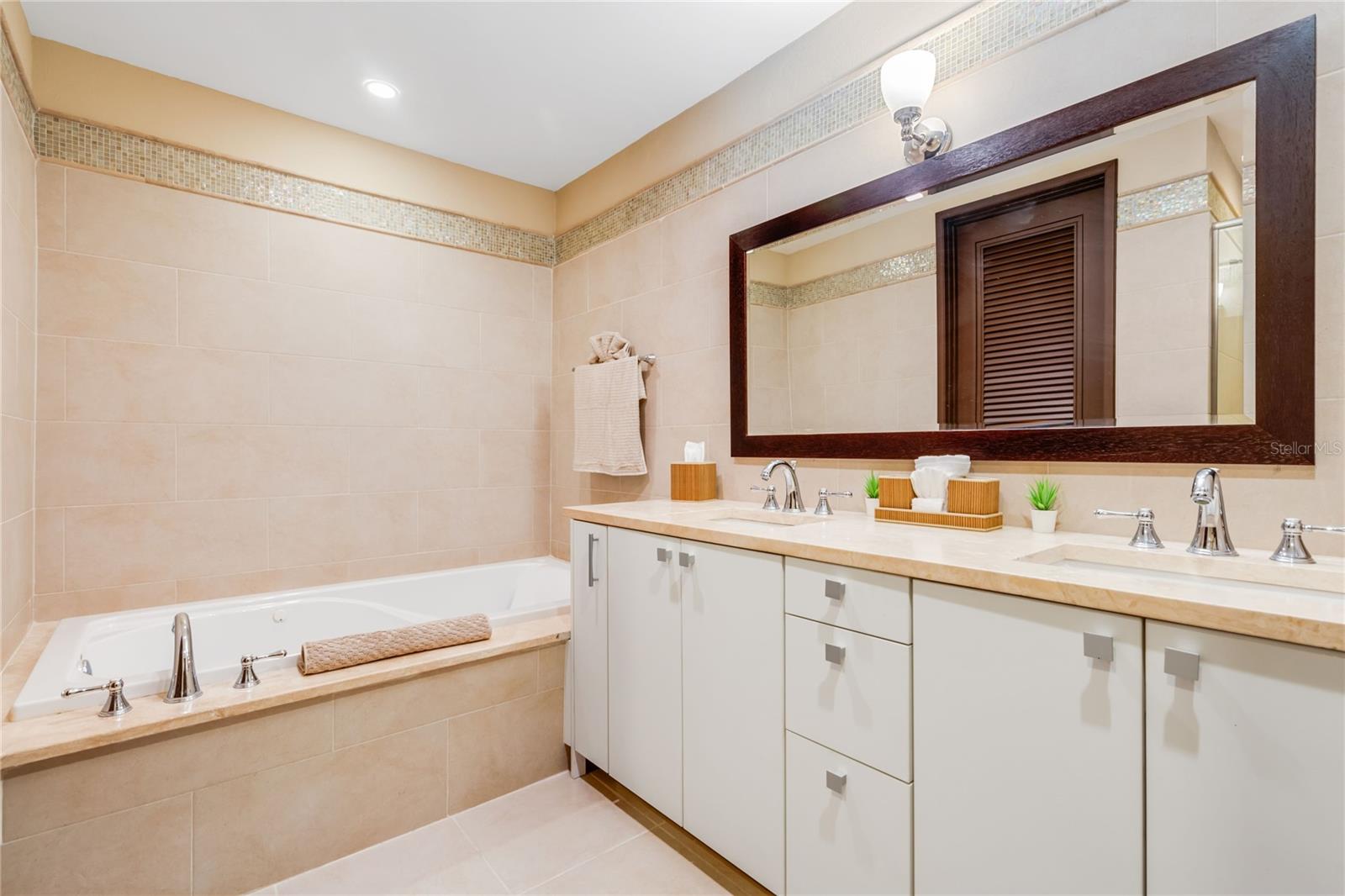 LAS VERANDAS HOME OWNER ASSOCIATION - Residential