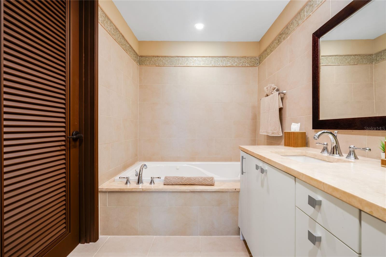 LAS VERANDAS HOME OWNER ASSOCIATION - Residential
