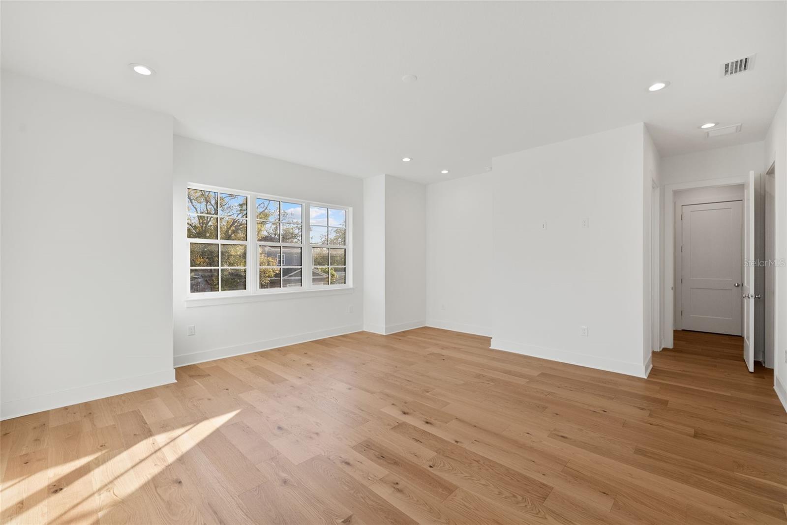 INTERBAY - Residential