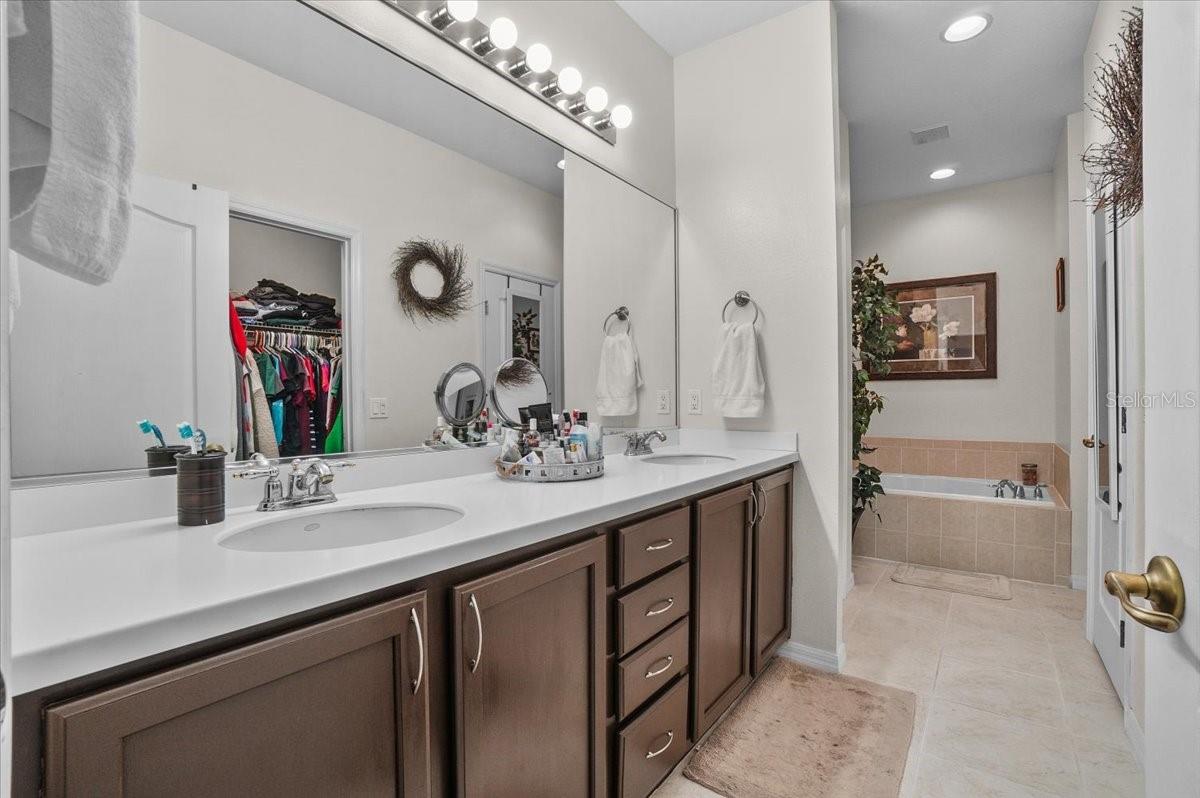 CHELSEA OAKS - Residential