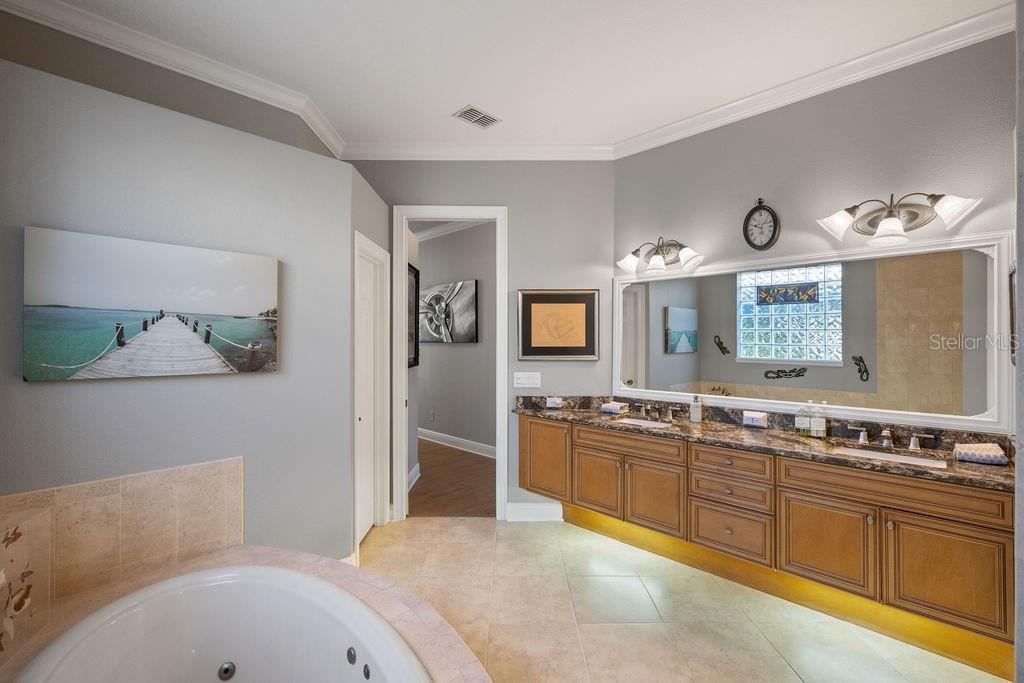 KENSINGTON PARK - Residential